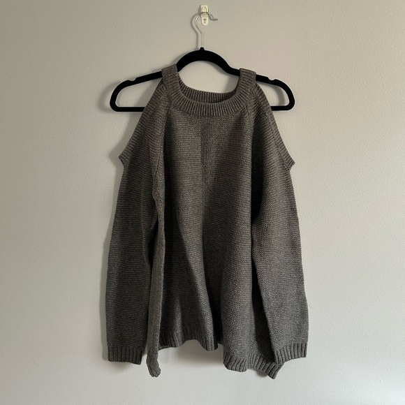 Grey should cut out knit sweater - Picture 1 of 1